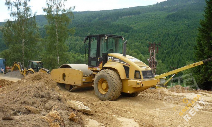 Аренда грунтового катка CAT SC 583 E - 15 тонн thumbnail 1