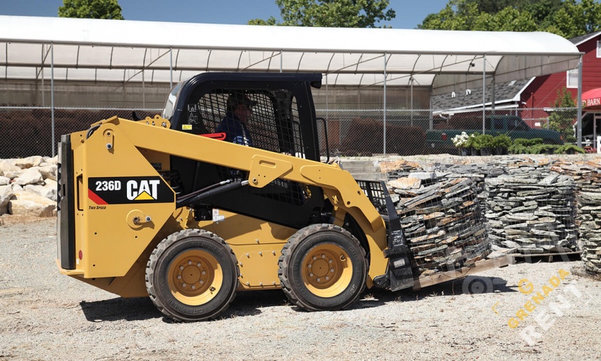 Аренда мини-погрузчика CAT 236D3 thumbnail 0