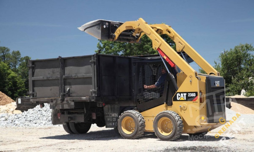 Аренда мини-погрузчика CAT 236D3 thumbnail 2