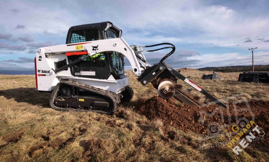 Аренда мини-погрузчика Bobcat T590 с барой thumbnail 1