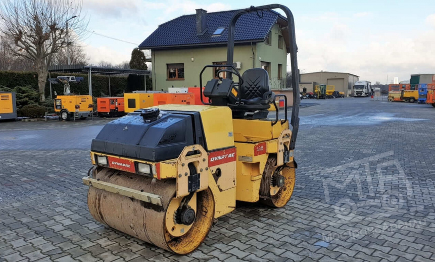 Аренда грунтового катка Dynapac CC102 - 2,4 тонны thumbnail 1