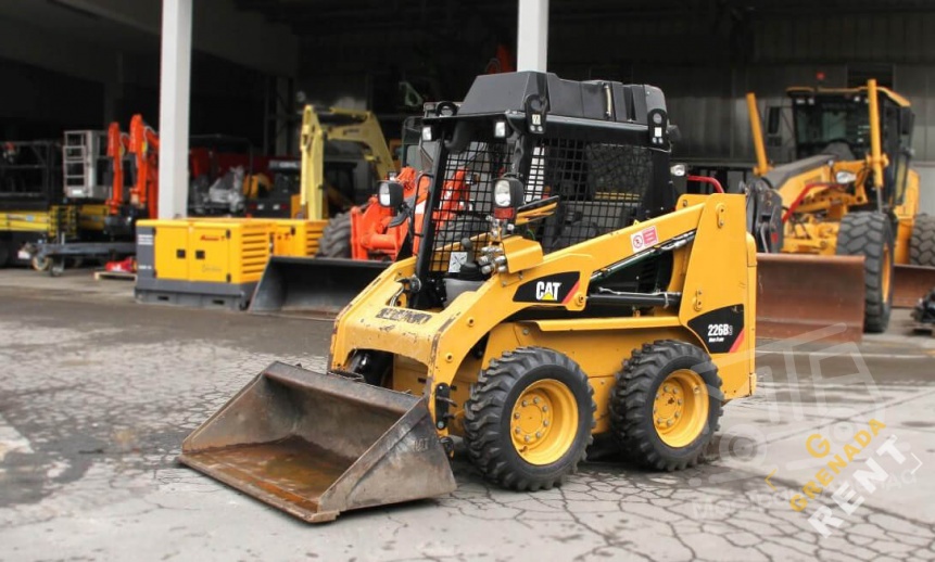 Аренда мини-погрузчика CAT 226B3 thumbnail 0