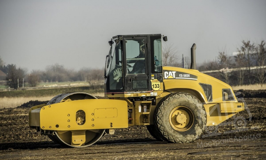 Аренда грунтового катка CAT SC 583 E - 15 тонн thumbnail 0