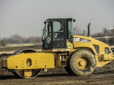Аренда грунтового катка CAT SC 583 E - 15 тонн