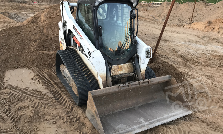 Аренда мини-погрузчика Bobcat Т590 болотный thumbnail 1