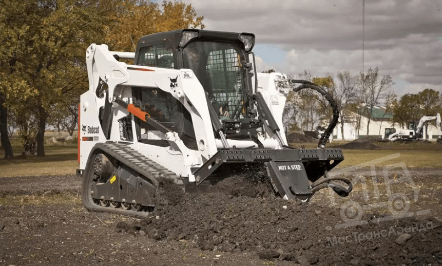 Аренда мини-погрузчика Bobcat T590 с барой thumbnail 0