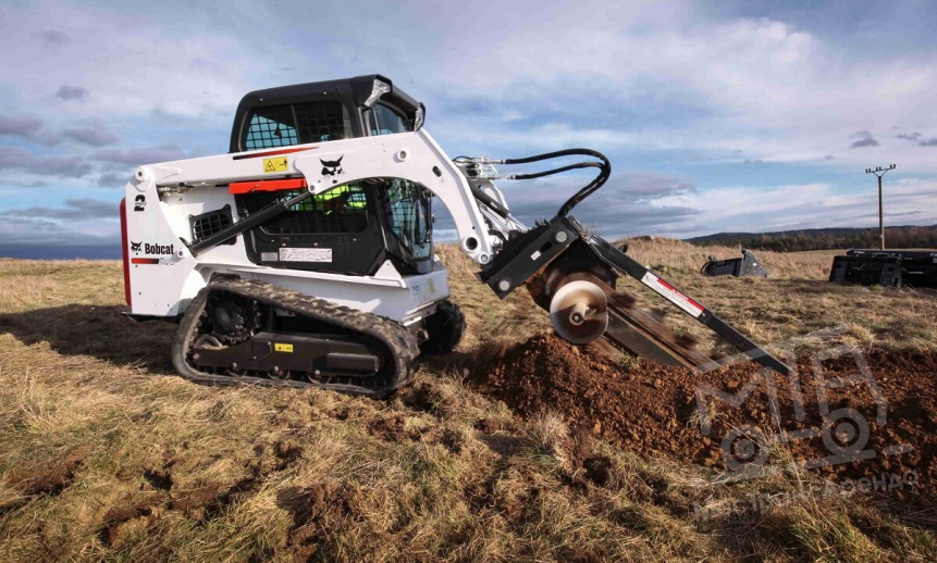 Аренда мини-погрузчика Bobcat T590 с барой thumbnail 1