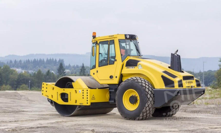 Аренда грунтового катка Bomag 216 - 17 тонн thumbnail 1
