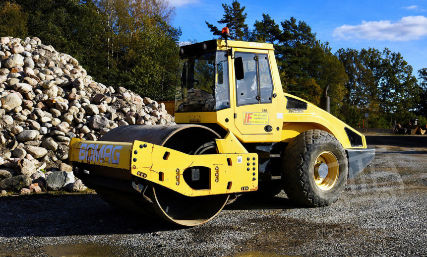 Аренда грунтового катка Bomag 216 - 17 тонн thumbnail 2