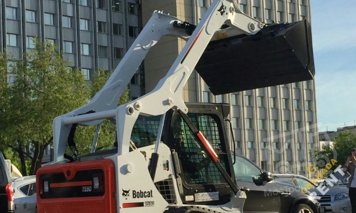 Аренда мини-погрузчика Bobcat Т590 thumbnail 1