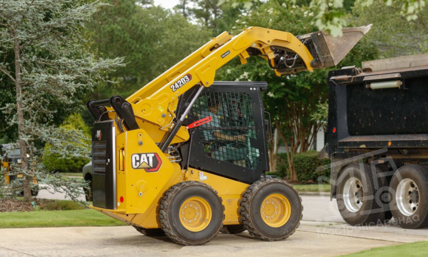 Аренда мини-погрузчика CAT 242D3 thumbnail 5