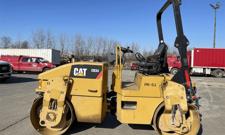 Аренда дорожного катка Caterpillar CB34 - 3,9 тонны thumbnail 1
