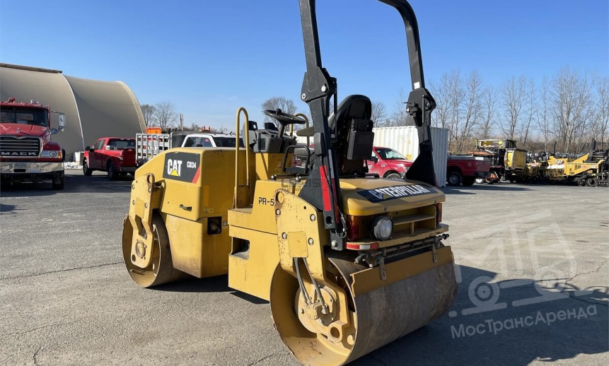 Аренда дорожного катка Caterpillar CB34 - 3,9 тонны thumbnail 2