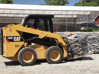 Аренда мини-погрузчика CAT 236D3
