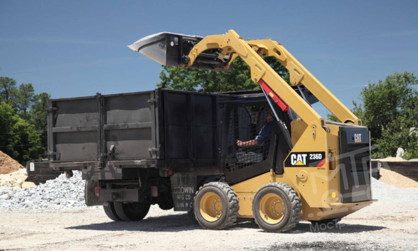 Аренда мини-погрузчика CAT 236D3 thumbnail 2