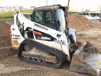Аренда мини-погрузчика Bobcat Т590 болотный