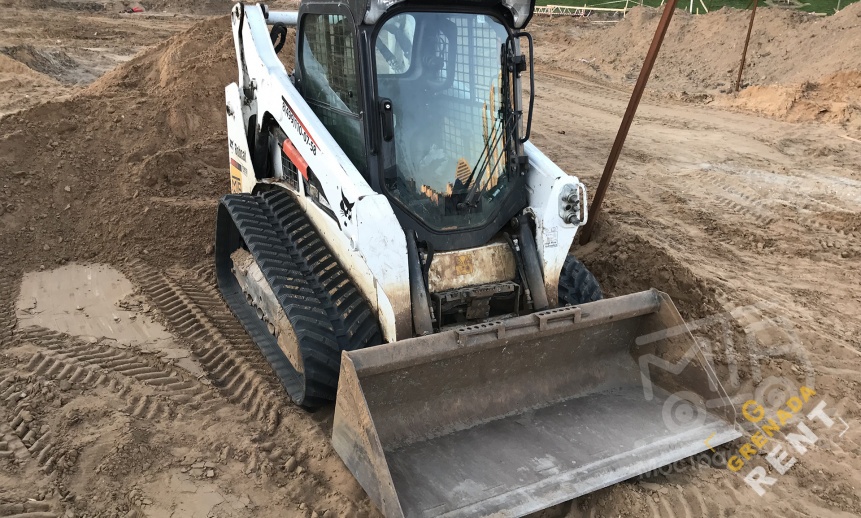 Аренда мини-погрузчика Bobcat Т590 болотный thumbnail 1