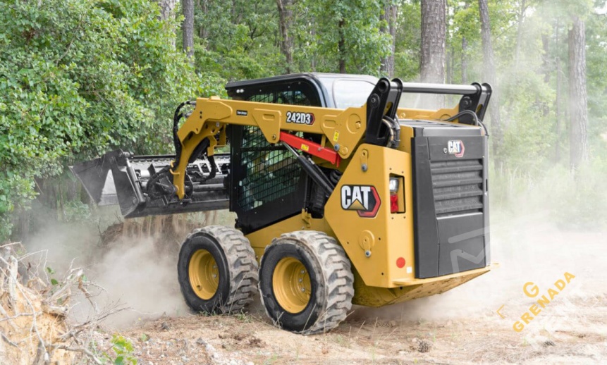Аренда мини-погрузчика CAT 242D3 thumbnail 1