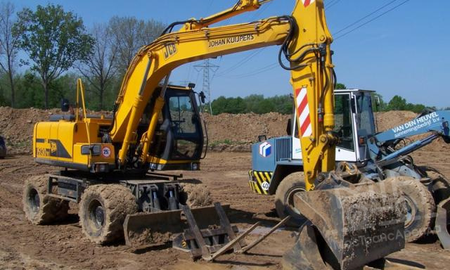 Аренда колесного экскаватора JCB JS 130W thumbnail 0