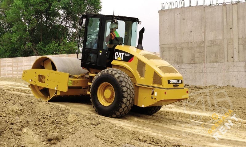 Аренда грунтового катка CAT CS56 - 12,5 тонн thumbnail 1