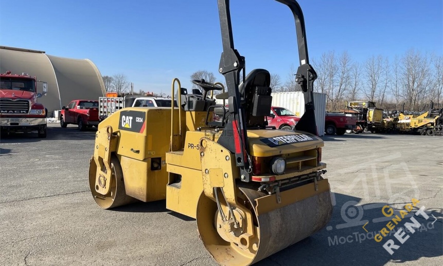 Аренда дорожного катка Caterpillar CB34 - 3,9 тонны thumbnail 2