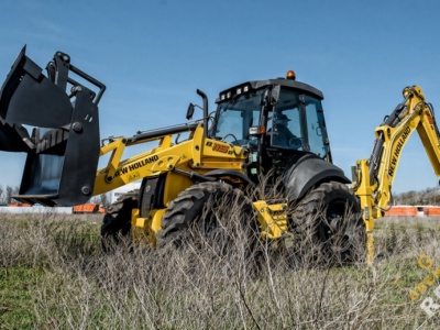 Аренда экскаватора-погрузчика New Holland B115B