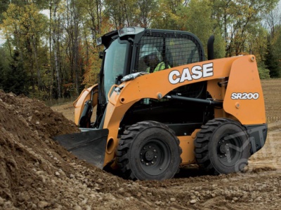 Аренда мини-погрузчика CASE SR200