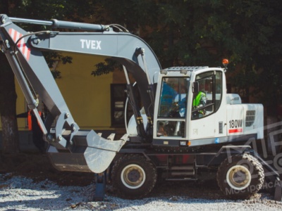 Аренда колесного экскаватора Tvex 180W