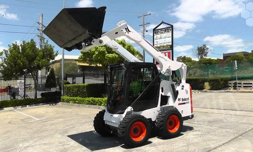 Аренда мини-погрузчика Bobcat S590 thumbnail 0