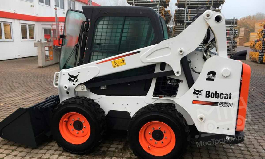 Аренда мини-погрузчика Bobcat S590 thumbnail 1