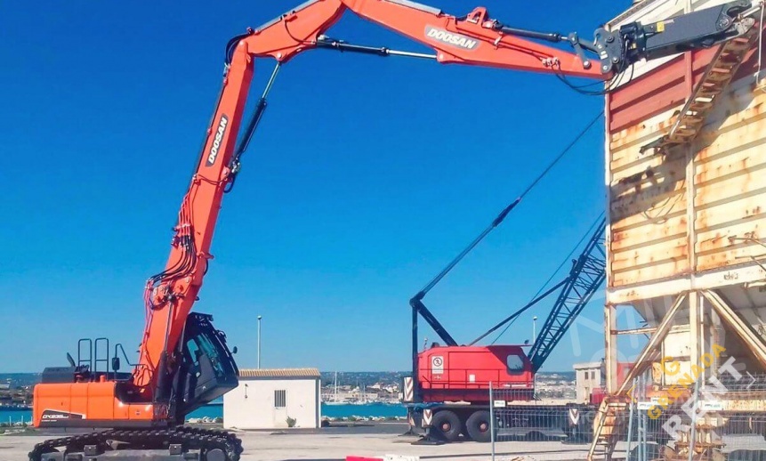 Аренда экскаватора Doosan S500LC-V Demolition с гидроножницами thumbnail 0