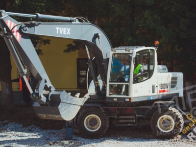 Аренда колесного экскаватора Tvex 180W